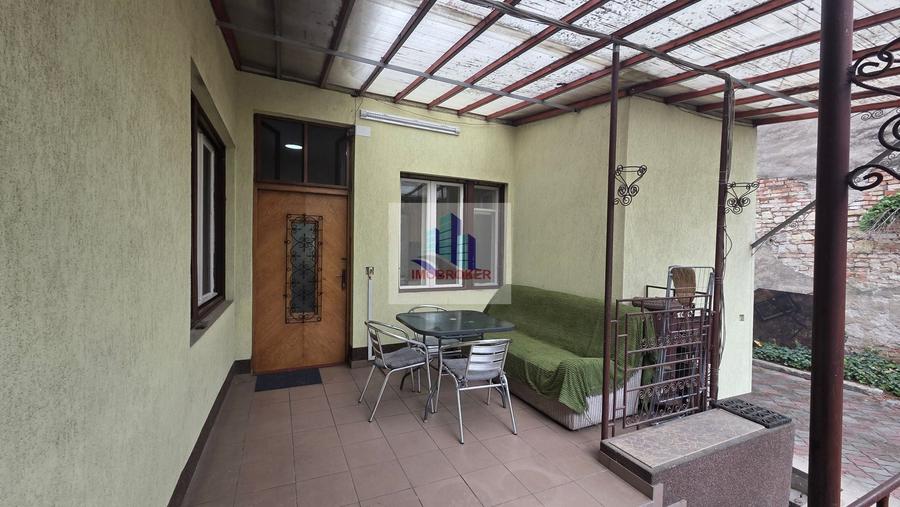 Casă cu 3 camere cu Canalizare în Central