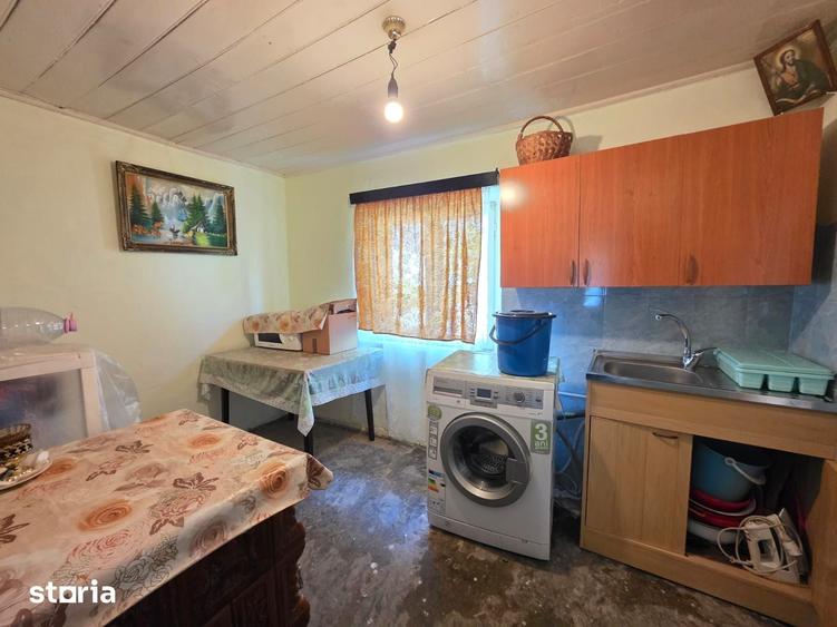 Casă cu 2 camere cu Teren 1200 Mp în Central