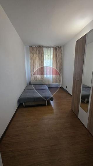 Apartament cu 3 camere decomandat, mobilat în Podu Roș