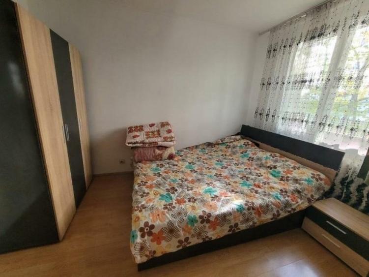 Apartament cu 4 camere decomandat în 1 Decembrie 1918