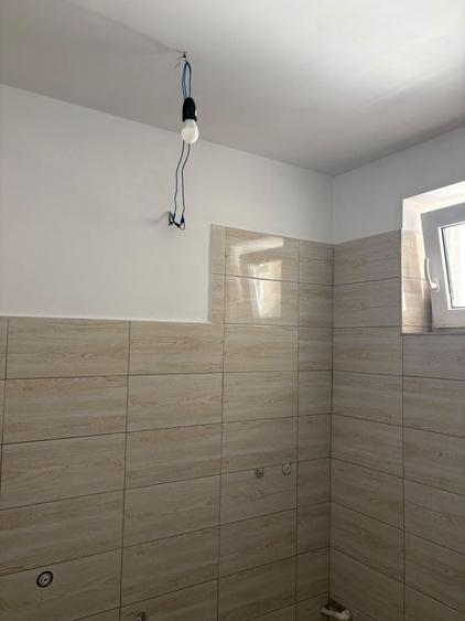 Apartament cu 3 camere decomandat în Cârjoaia