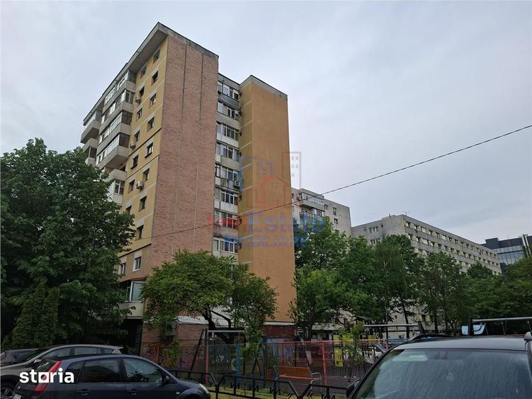 Apartament cu 3 camere decomandat în Hala Centrală