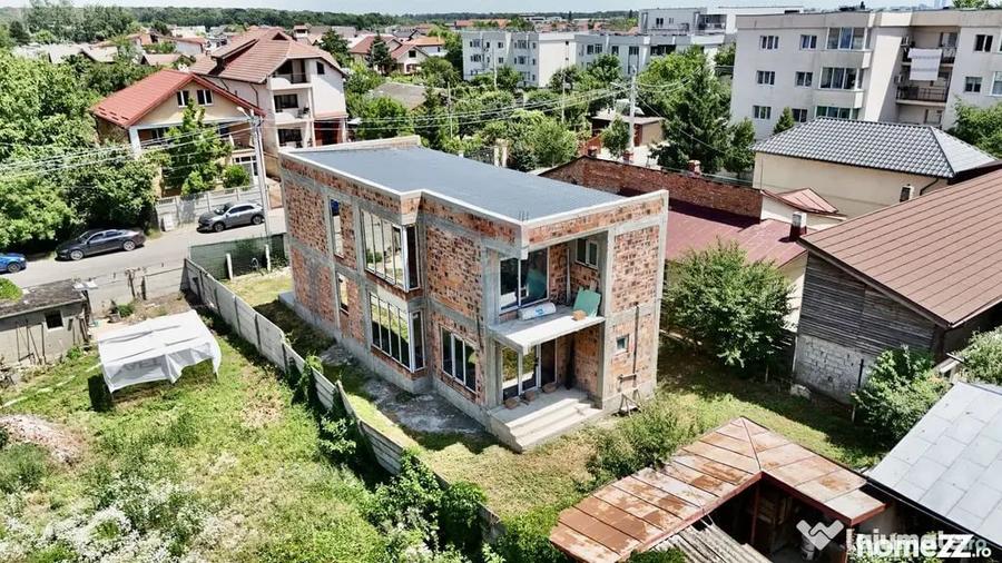 Casă cu 5 camere cu Teren 400 Mp în Central