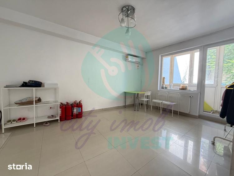 Casă cu 8 camere cu Teren 300 Mp în Moșilor