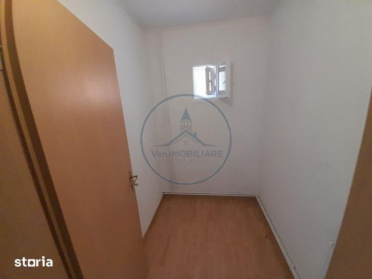 Casă cu 6 camere cu Teren 257 Mp în Independenței