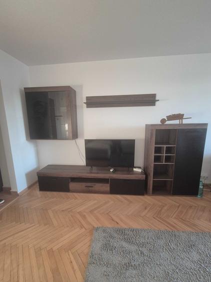 Garsonieră decomandată în Titan
