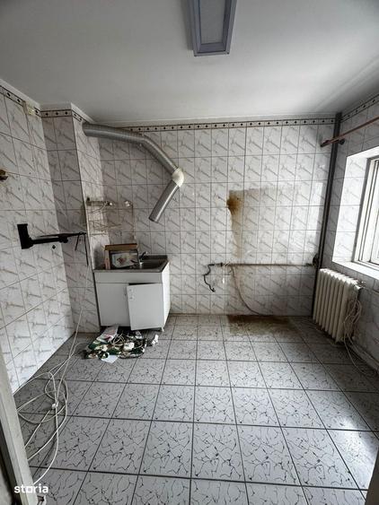 Apartament cu 2 camere semidecomandat în Berceni
