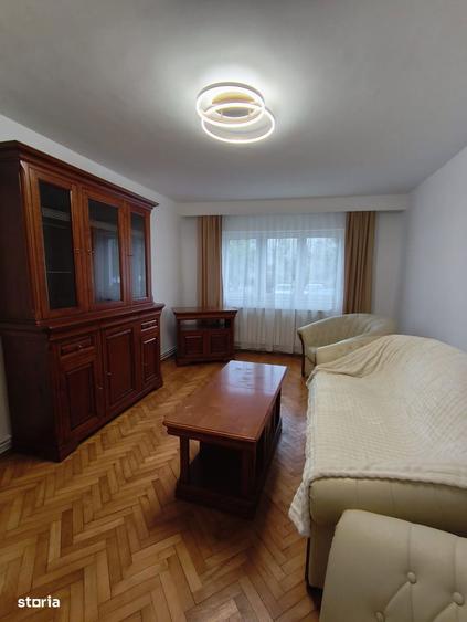 Apartament cu 3 camere în Vasile Aaron