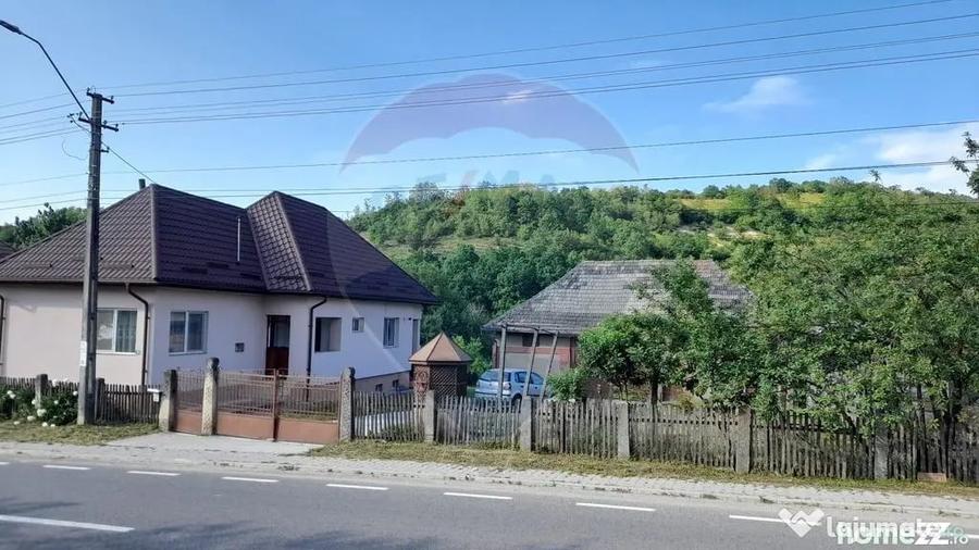 Casă cu 3 camere cu Teren 2500 Mp în Benesat