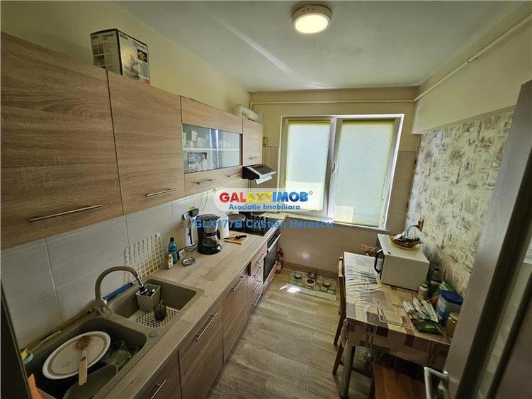 Apartament cu 3 camere semidecomandat, mobilat în Central