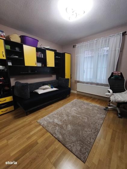 Casă cu 4 camere cu Teren 3000 Mp în Central