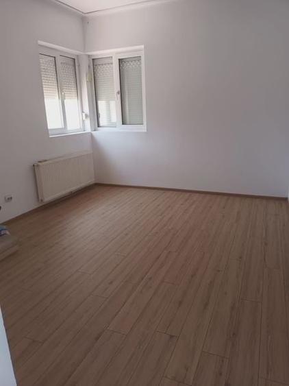 Casă cu 6 camere cu Canalizare în Tei