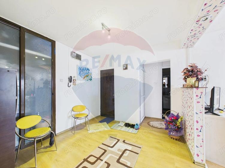 Apartament cu 4 camere semidecomandat, mobilat în Rahova