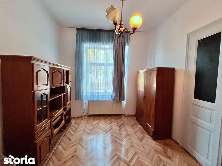 Casă cu 4 camere decomandat cu Canalizare în Gruia