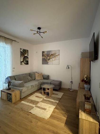 Apartament cu 2 camere decomandat, mobilat în Central