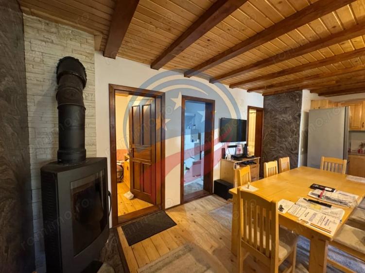Casă cu Teren 1603 Mp în Cernat
