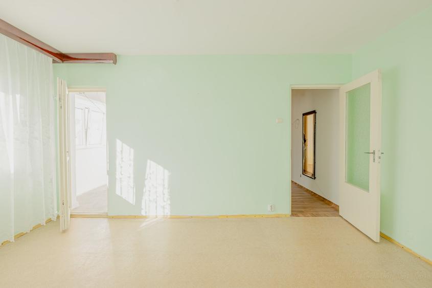Apartament cu 3 camere semidecomandat, mobilat în Tomis III