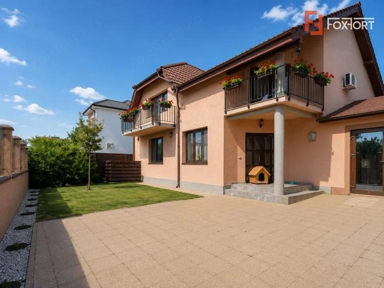 Casă cu 6 camere cu Teren 693 Mp în Gai