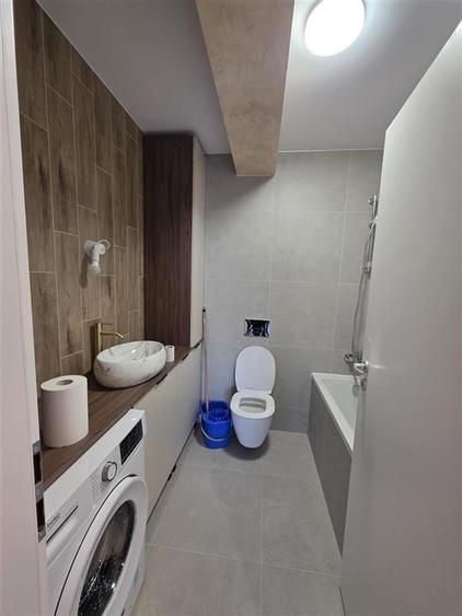 Apartament cu 2 camere decomandat în Tractorul