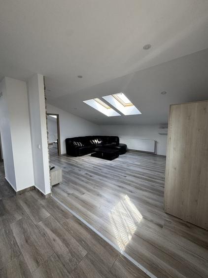 Apartament cu 3 camere decomandat în Florilor