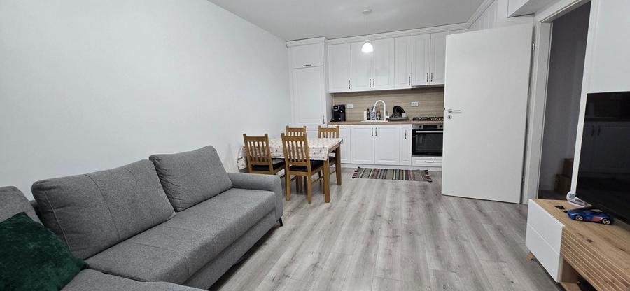 Apartament cu 3 camere decomandat în Sud-Vest