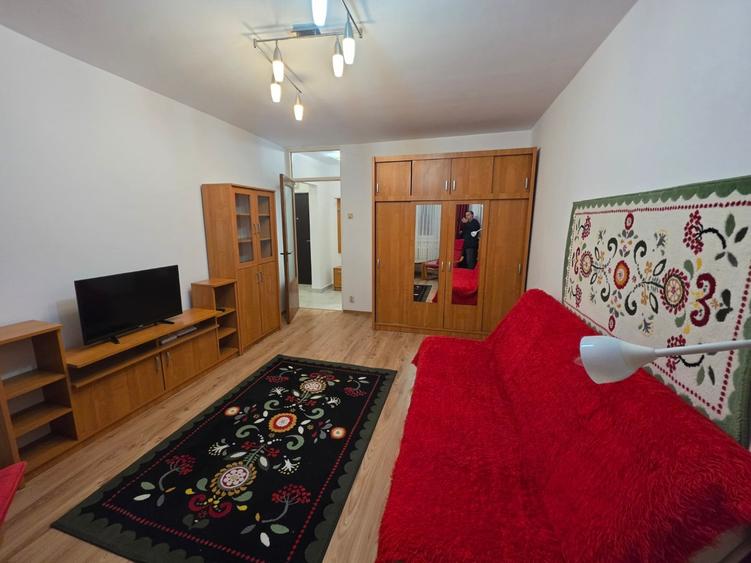 Garsonieră decomandată în Baba Novac