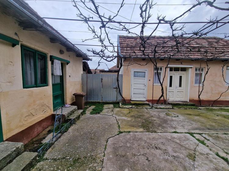 Casă cu 4 camere în Șomoșcheș