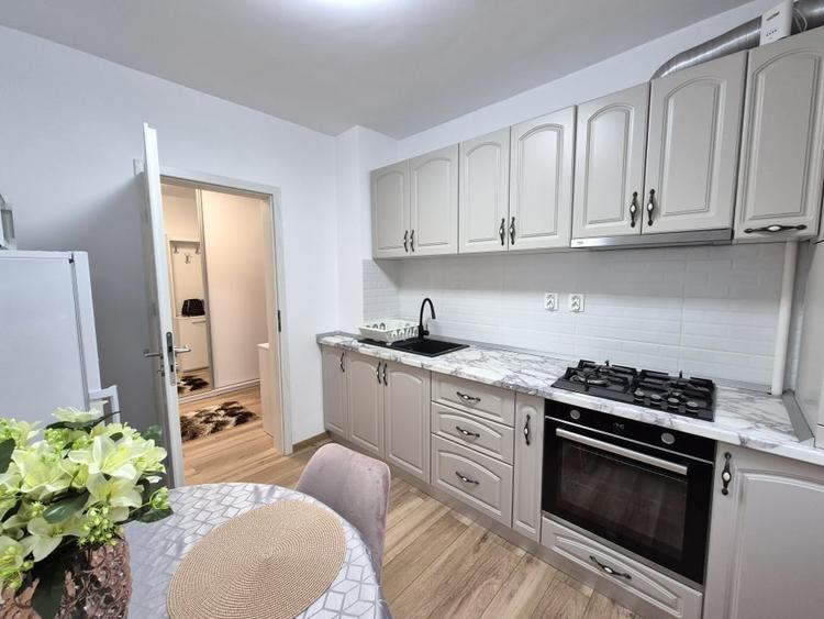 Apartament cu 2 camere semidecomandat, mobilat în 13 Septembrie