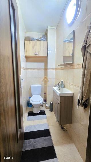Apartament cu 3 camere semidecomandat în Micro 16