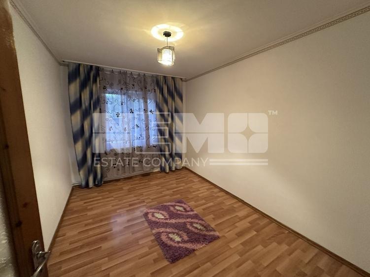 Apartament cu 3 camere semidecomandat în Central