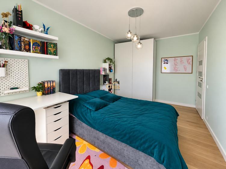 Apartament cu 3 camere decomandat, mobilat în Europa