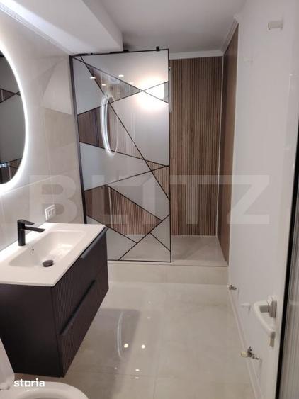 Apartament cu 3 camere semidecomandat în Central
