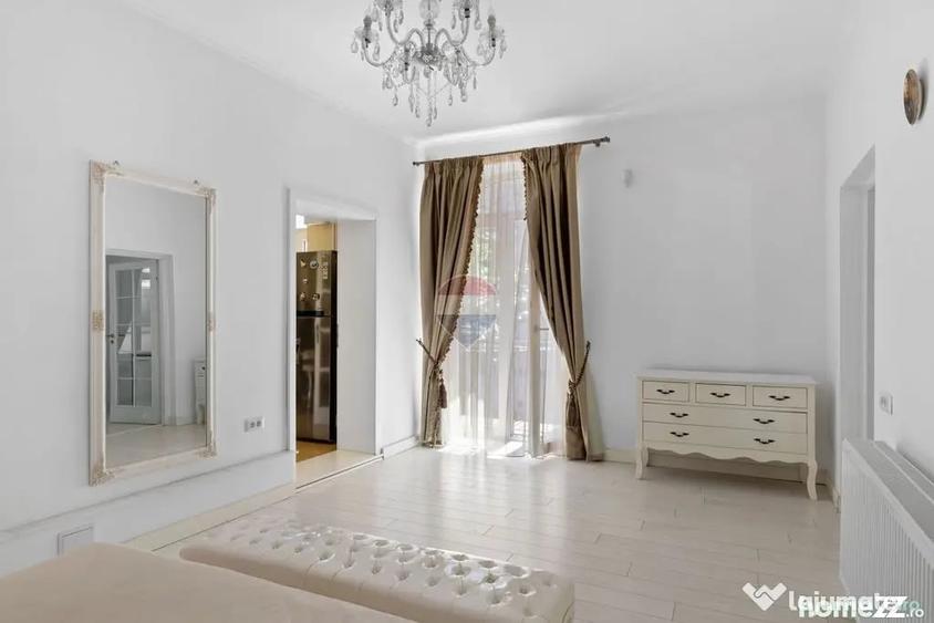 Apartament cu 3 camere semidecomandat în Central