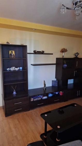 Apartament cu 3 camere decomandat în Steaua