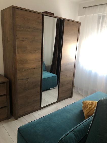 Apartament cu 3 camere semidecomandat în Pielești