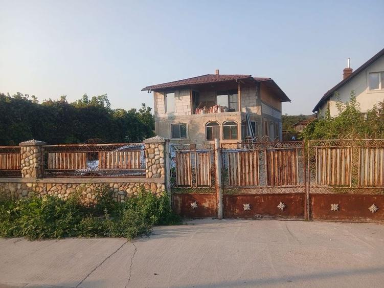 Casă cu 4 camere în Central