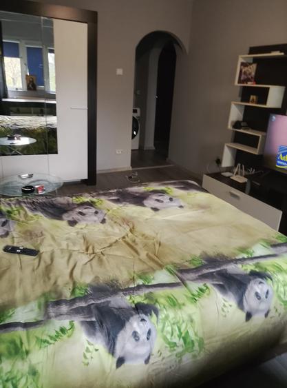Garsonieră decomandată în Victoriei