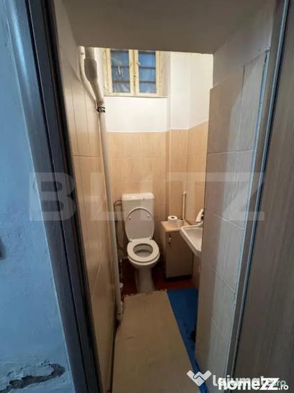 Garsonieră decomandată în P-ța Unirii
