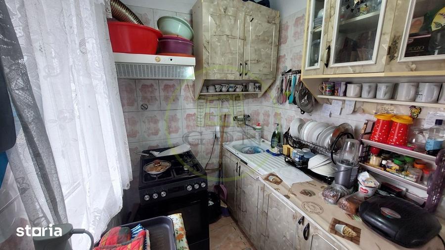 Apartament cu 3 camere semidecomandat, mobilat în Valea Rosie