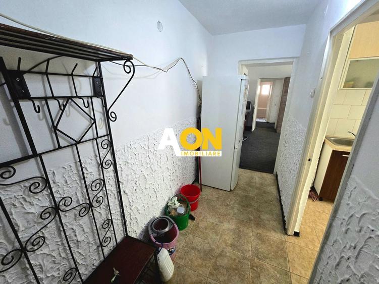 Apartament cu 2 camere semidecomandat, mobilat în Cetate