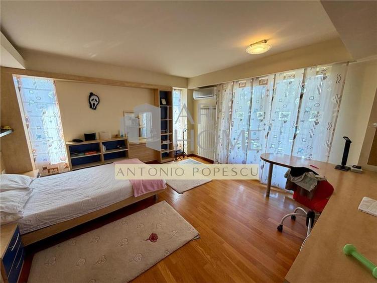 Casă individuală cu 4 camere cu Piscina în Central