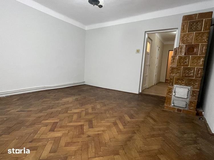 Casă cu 4 camere cu Teren 197 Mp în Central