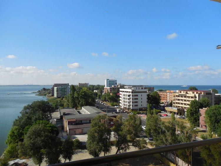 Apartament cu 2 camere decomandat în Palazu Mare
