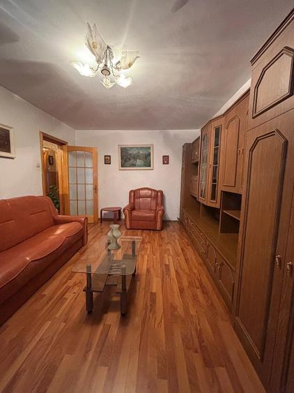 Apartament cu 3 camere decomandat în Metalurgie