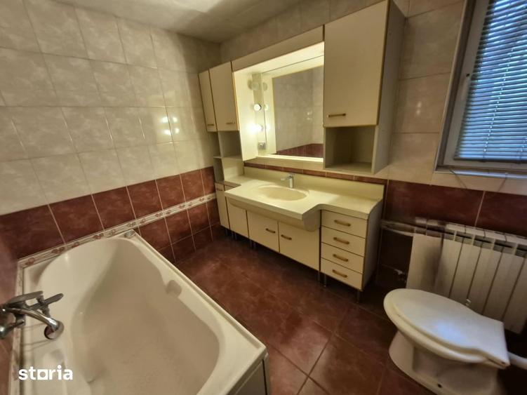 Casă cu 4 camere cu Teren 421 Mp în Funcționarilor