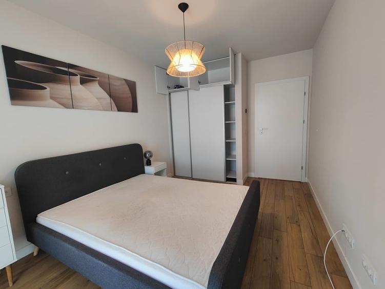 Apartament cu 2 camere semidecomandat, mobilat în Mărăști