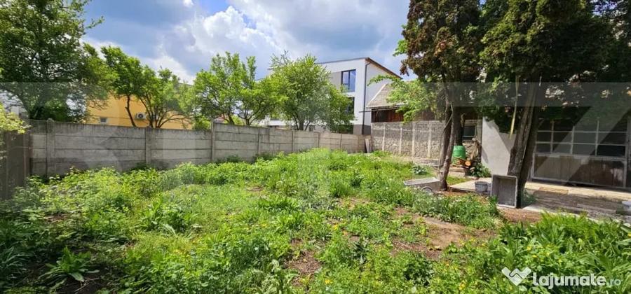 Casă cu 7 camere cu Teren 590 Mp în Semicentral