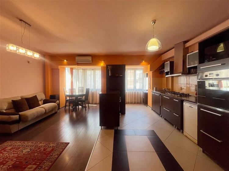 Apartament cu 3 camere decomandat, mobilat în Păcurari