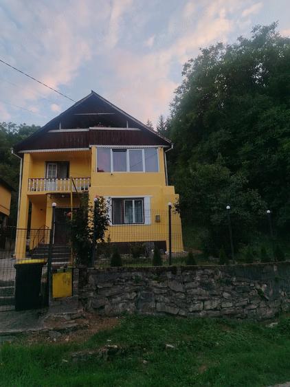 Casă cu 2 camere cu Teren 576 Mp în Central