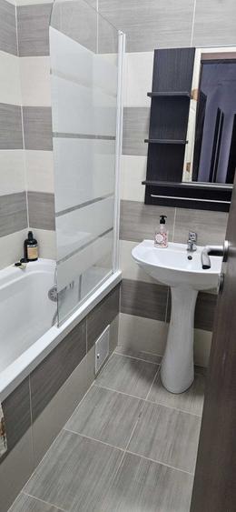 Apartament cu 3 camere decomandat, mobilat în Rahova